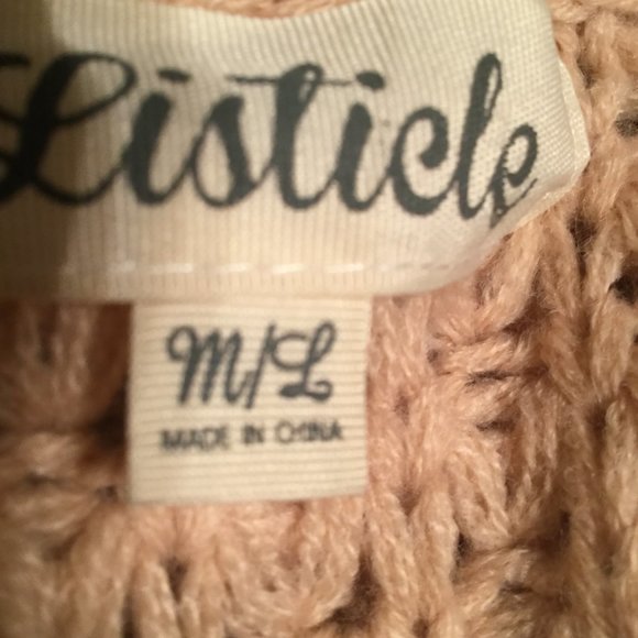 Listicle poncho has button so you have arms crocheted size medium large - Picture 5 of 5